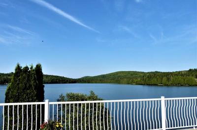 Vue sur le lac