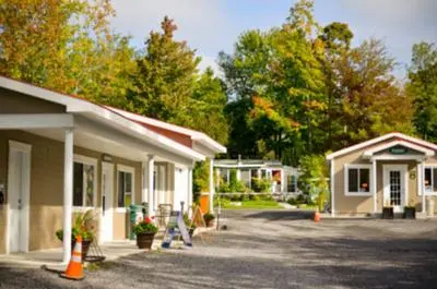 Bâtiments entrée camping