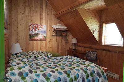 Chambre avec salle de bain partagée