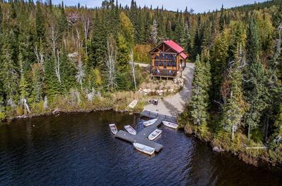 Chalet avec lac privé